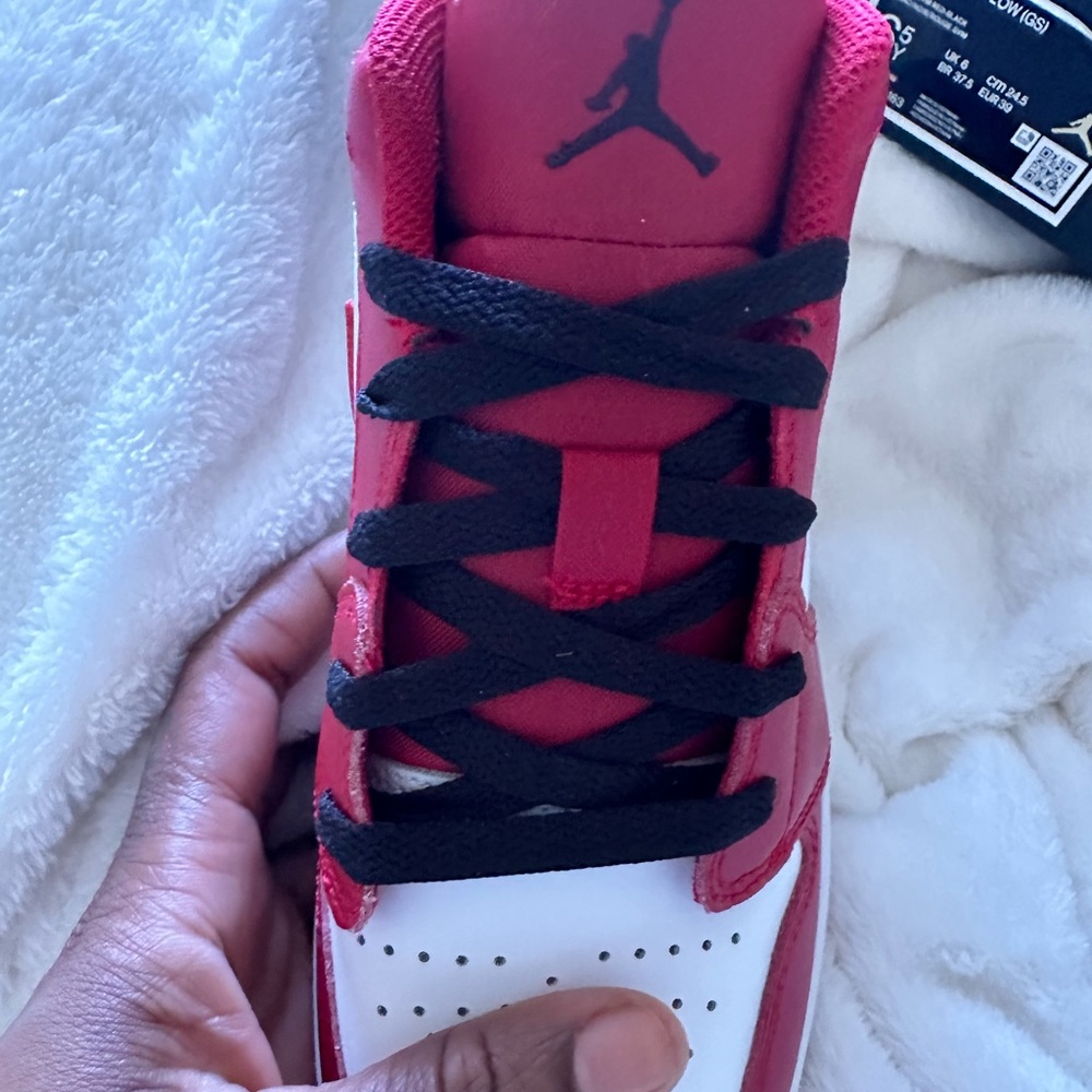 NWT AIR JORDAN 1 LOW GS 6.5 Youth🏀🏀🏀❤️🖤❤️🖤 - Picture 3 of 16